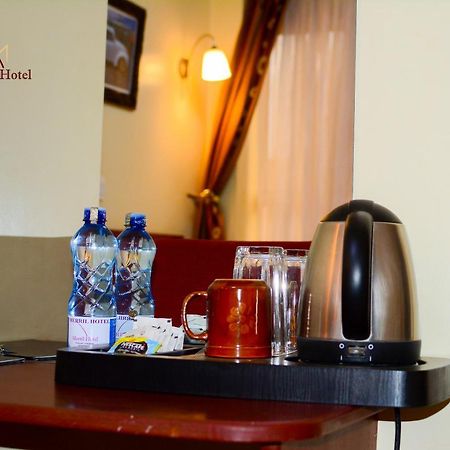 Merril Hotel Елдорет Екстериор снимка